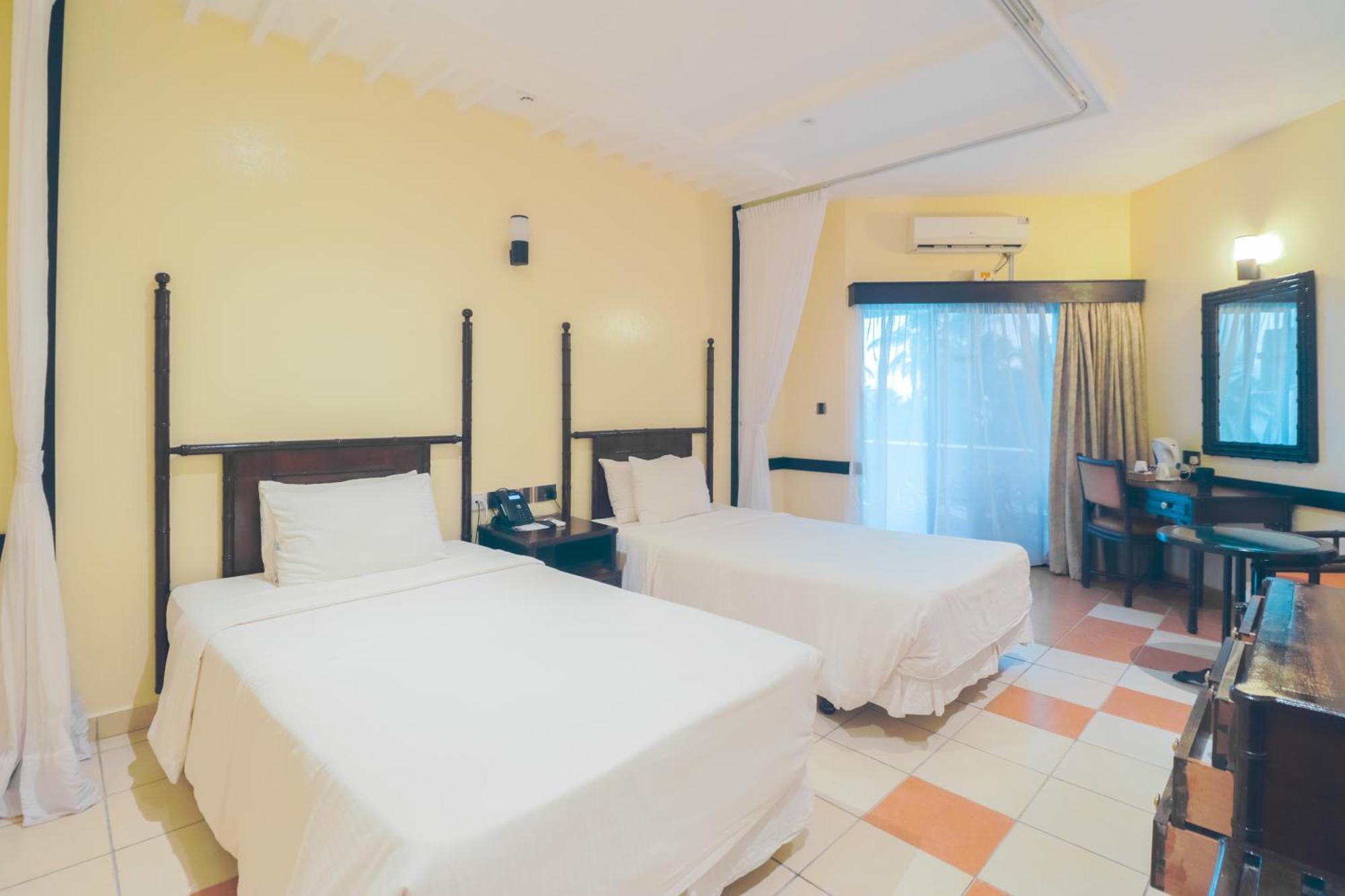 Mombasa Continental Resort Shanzu Exteriör bild
