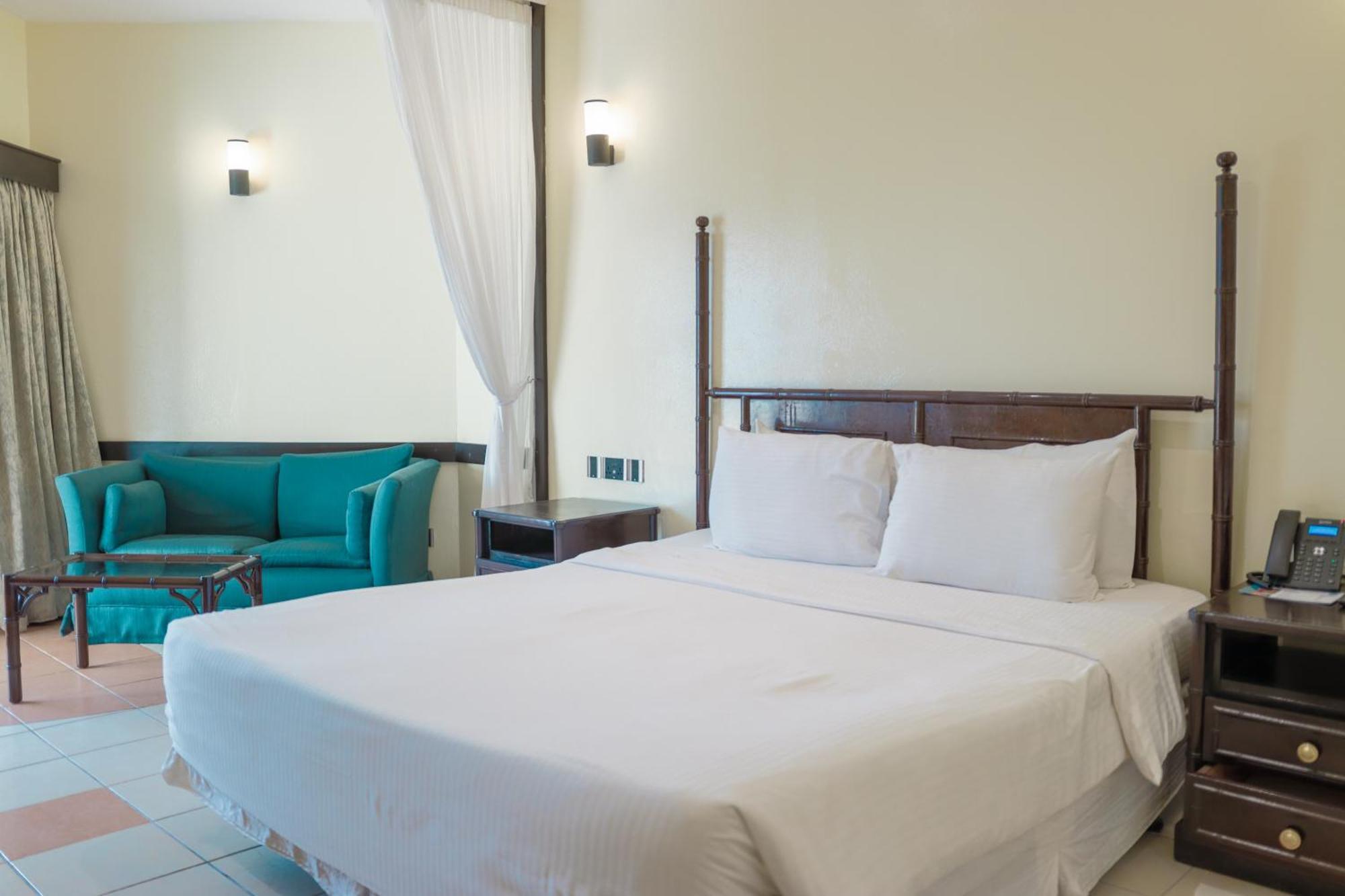 Mombasa Continental Resort Shanzu Exteriör bild