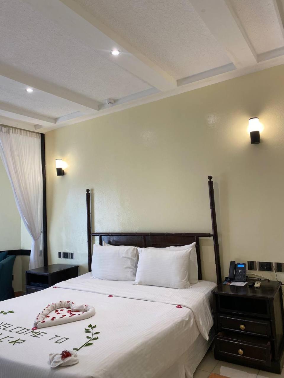 Mombasa Continental Resort Shanzu Exteriör bild