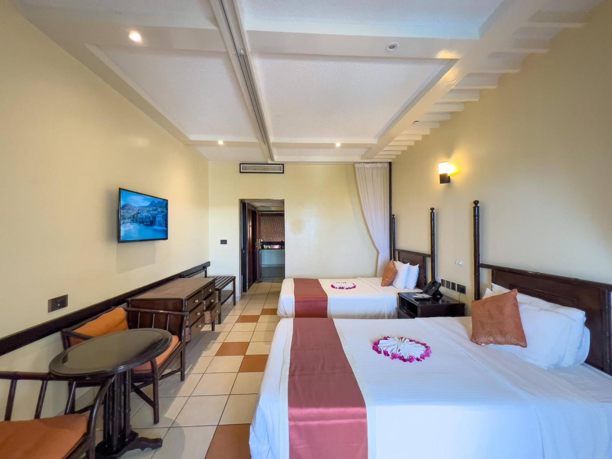 Mombasa Continental Resort Shanzu Exteriör bild