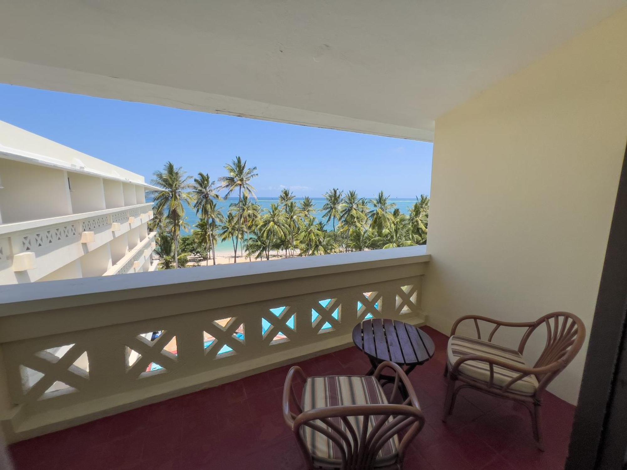 Mombasa Continental Resort Shanzu Exteriör bild