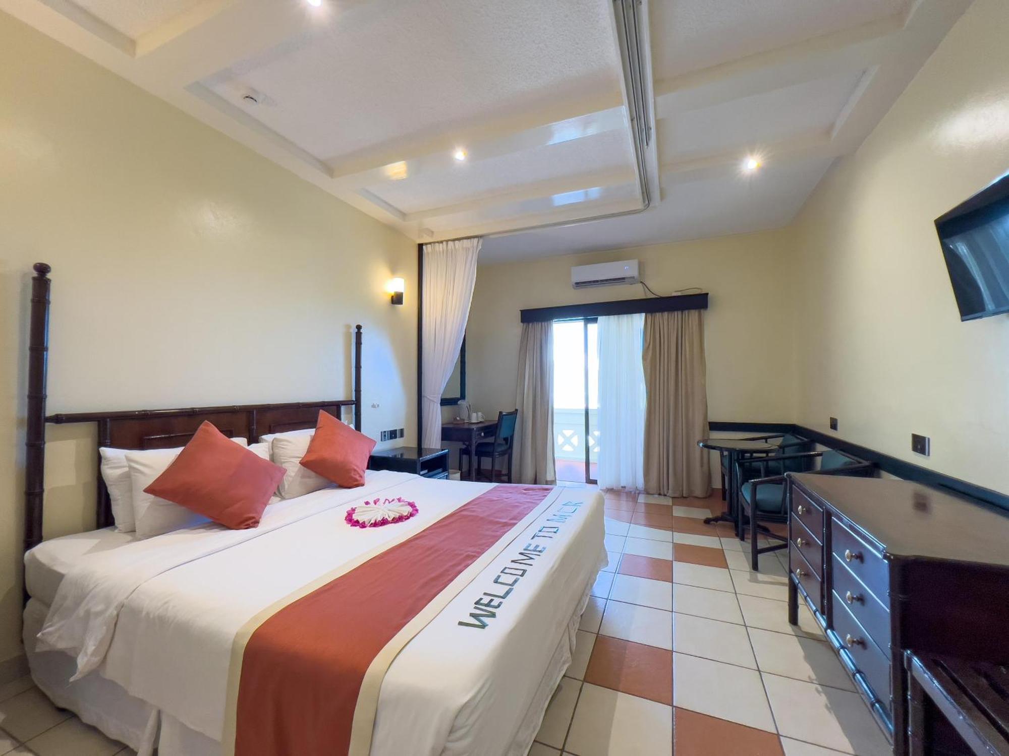 Mombasa Continental Resort Shanzu Exteriör bild