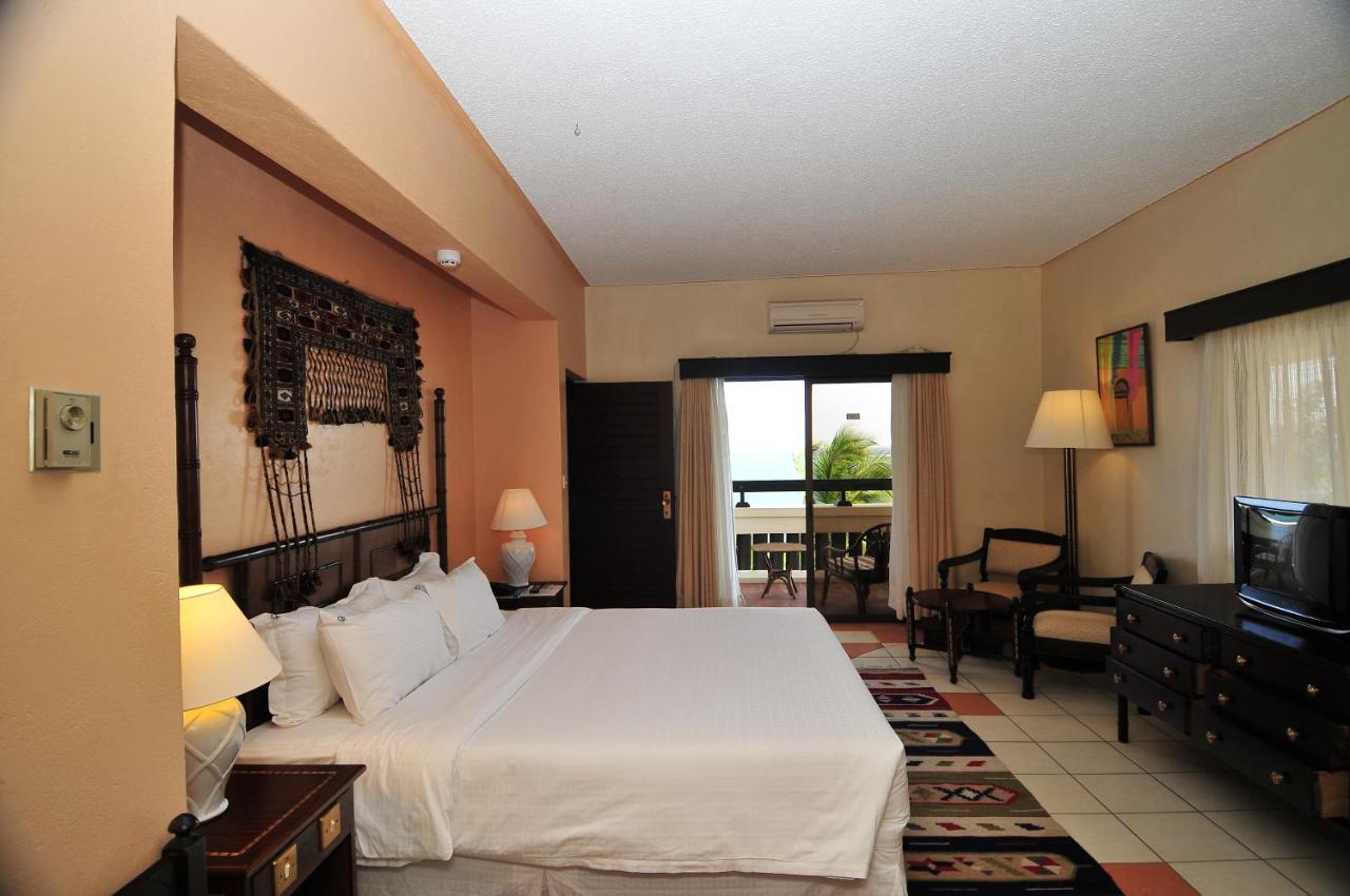 Mombasa Continental Resort Shanzu Exteriör bild