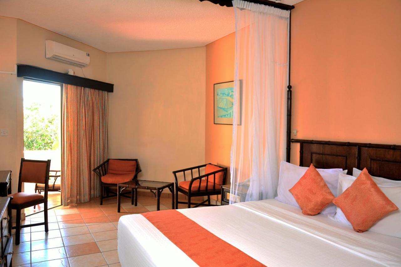 Mombasa Continental Resort Shanzu Exteriör bild