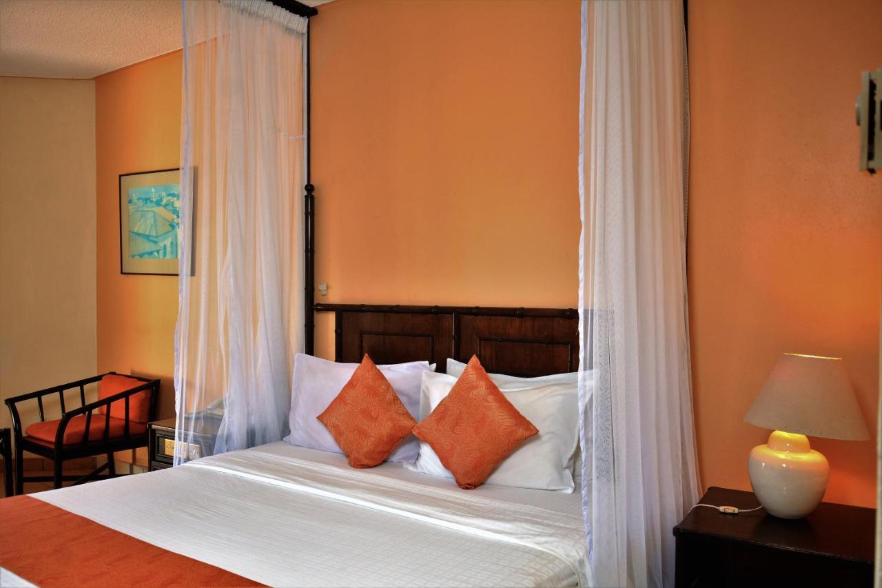 Mombasa Continental Resort Shanzu Exteriör bild
