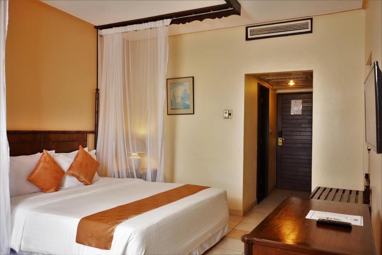 Mombasa Continental Resort Shanzu Exteriör bild